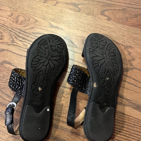 B. O. C. Woven Sandals with Black Straps - Picture 3 of 3